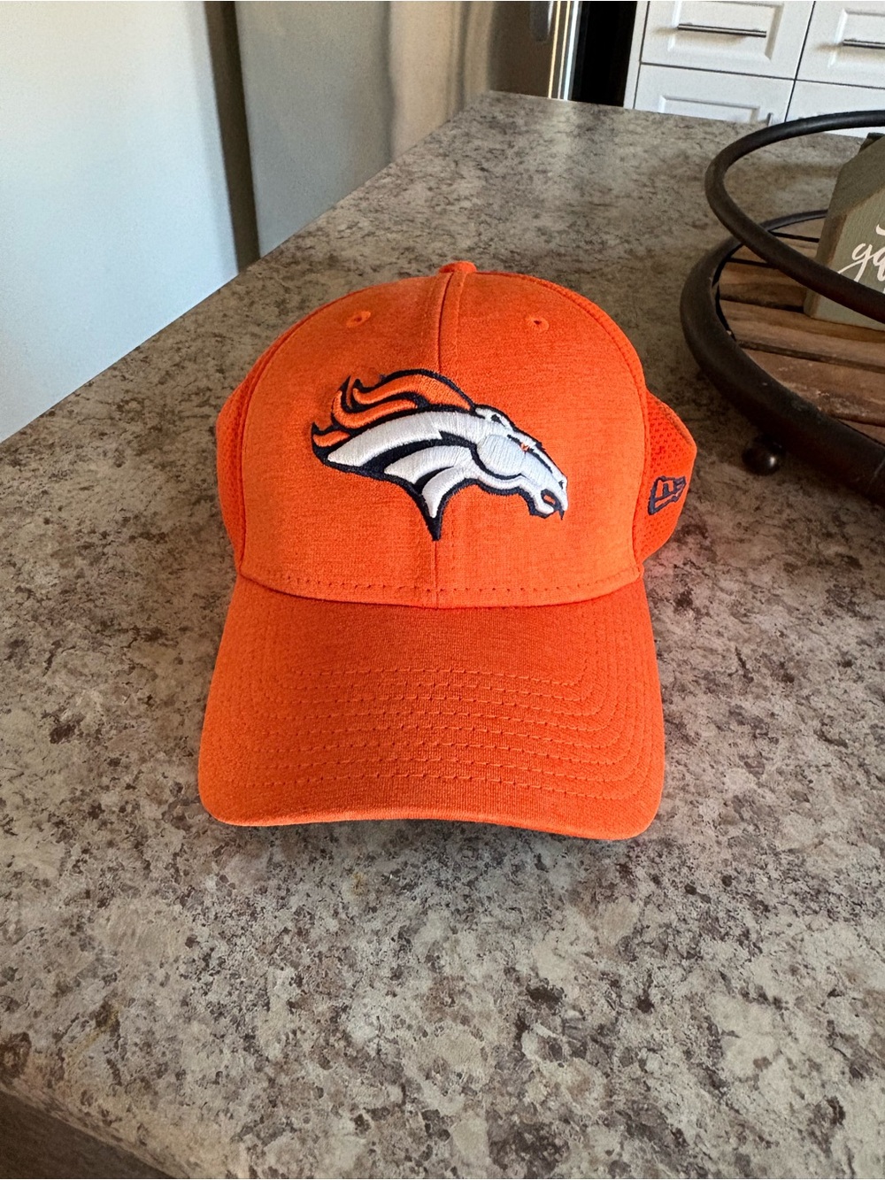 Men's New Era Orange Denver Broncos Basic 39THIRTY Flex Hat